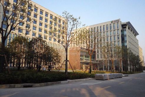 张江日月光总部 地铁口12米大堂 精装481平带露台订制装修